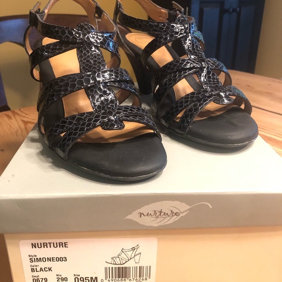 Naturalizer Heels - like new - Picture 4 of 4